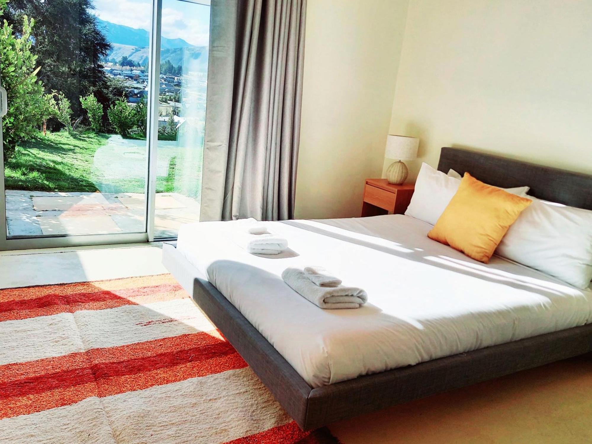 The Hidden Spring Hotel Wanaka Bagian luar foto
